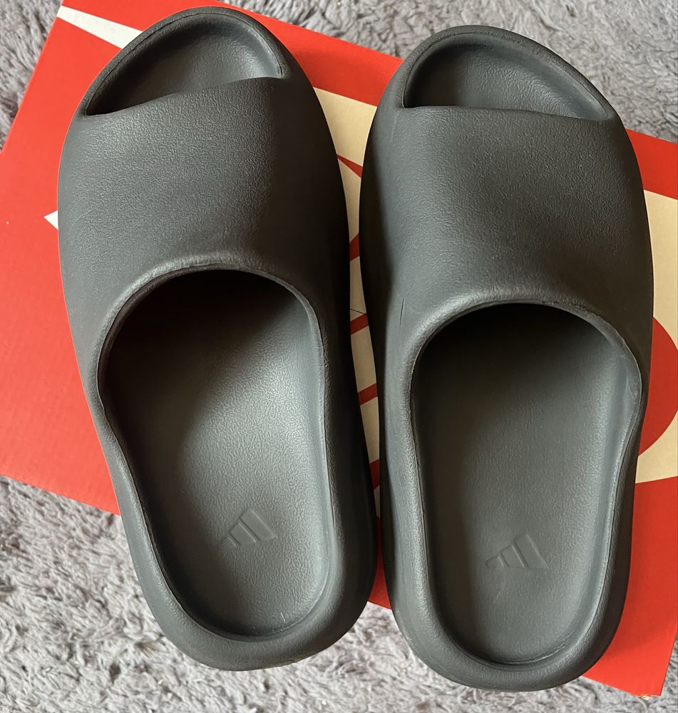 Adidas Yeezy Slides, размер 40/41, оригинални