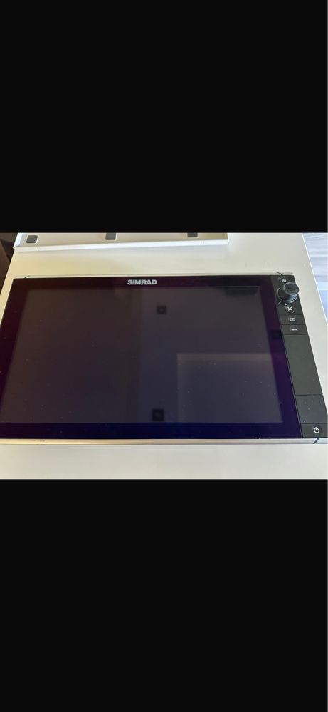 Елктронен диспплей индетифициран като Simrad NSS12 evo2