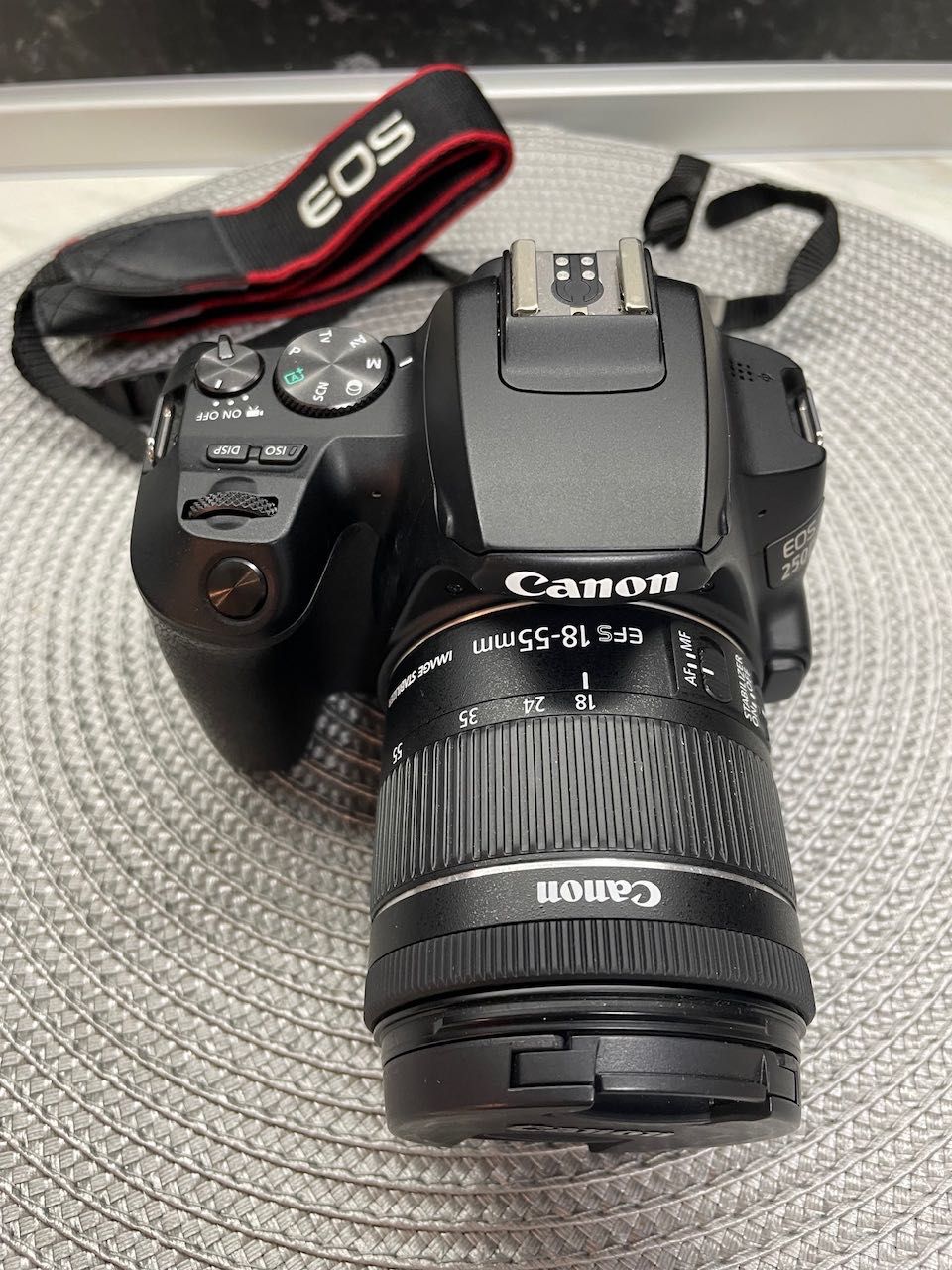 CANON 250D с 2 обектива и подарък чанта