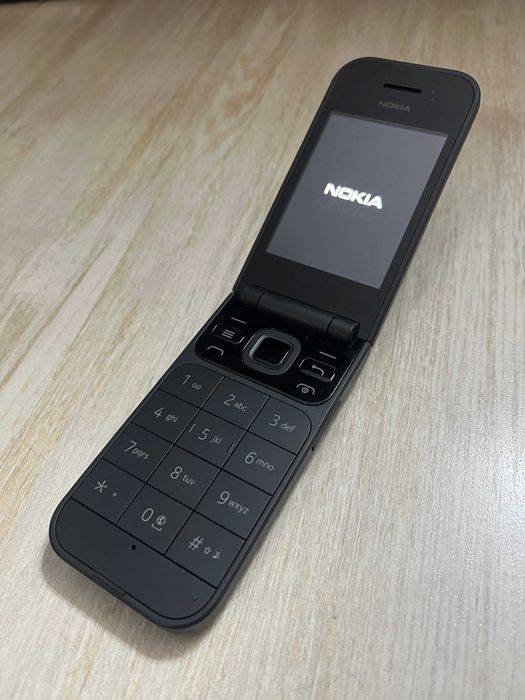 Nokia 2720 Flip + зарядно