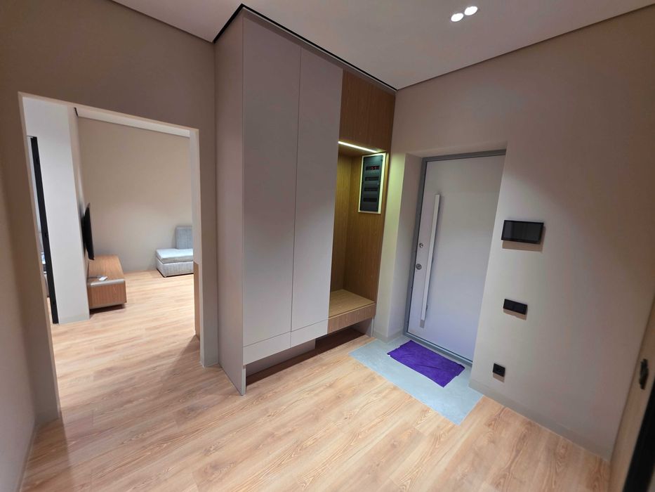 Сдаётся Mirabad Avenue, Своя!