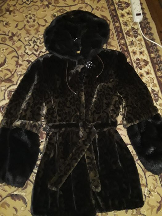 Шуба  женская  искусственная.