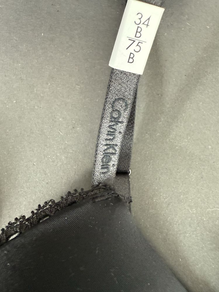 Черен сутиен Calvin Klein с повдигащ ефект /75B, 75C, 80В/