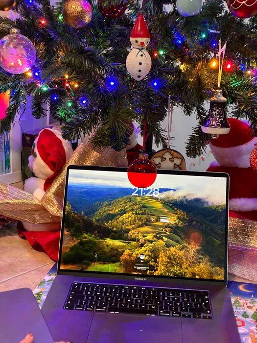 Macbook Pro 16'' Touchbar i7 16Gb Ram 500GB SSD, AMD 5300M 4GB