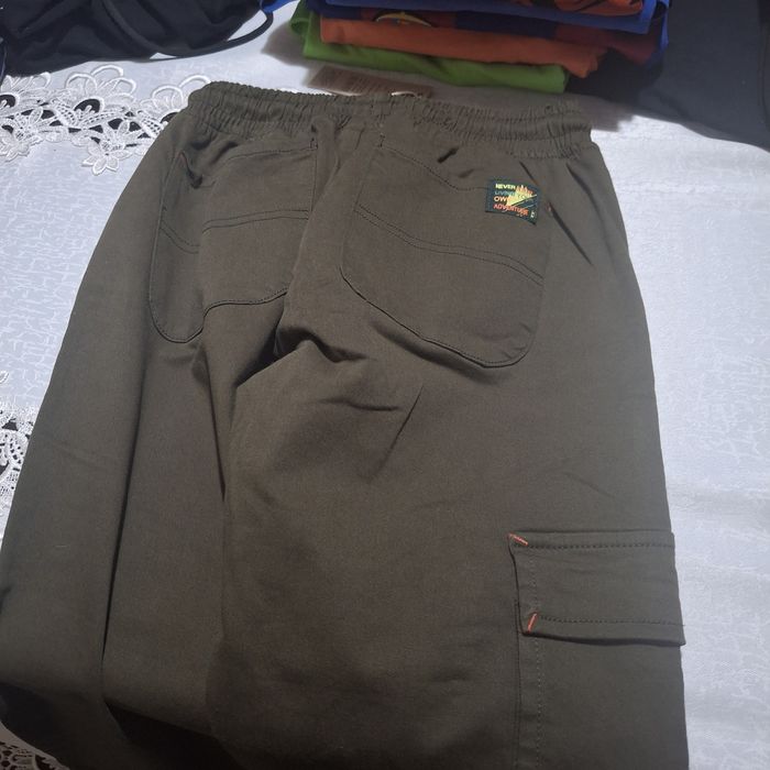 Vând haine de firma și simple