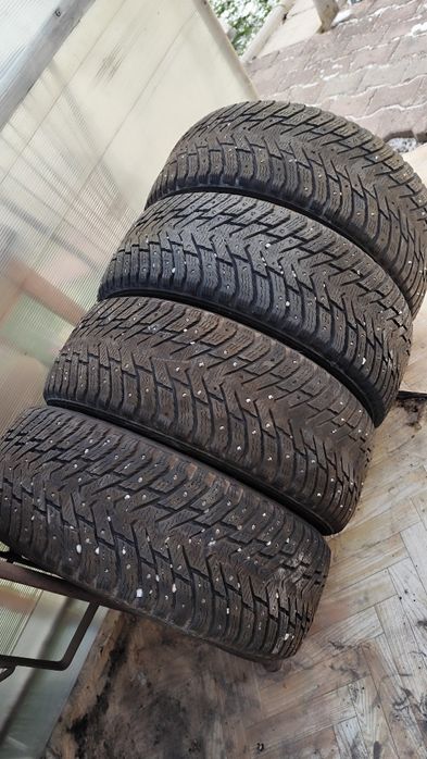 Комплект зимних шин 215/55/R17