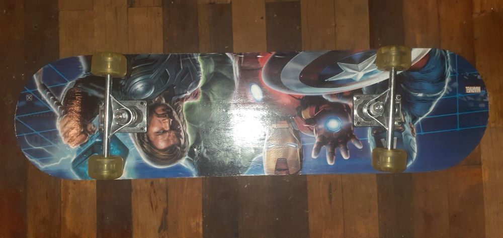 Продаёться скеит новый.длинна доски 78 см,ширина 20см.