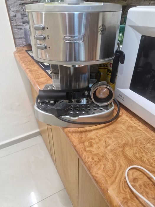 Продава се кафемашина DELonghi