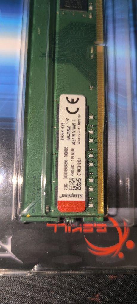 Продам оперативную память Kingston
