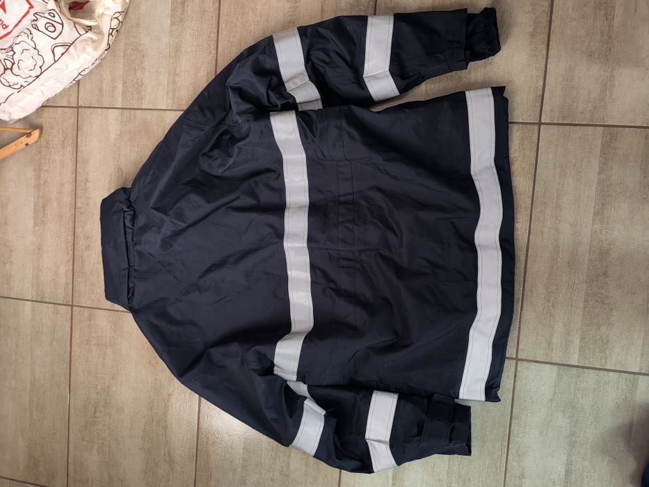 Haina groasa ignifugă, impermeabilă ,mărimea L de la Dapro