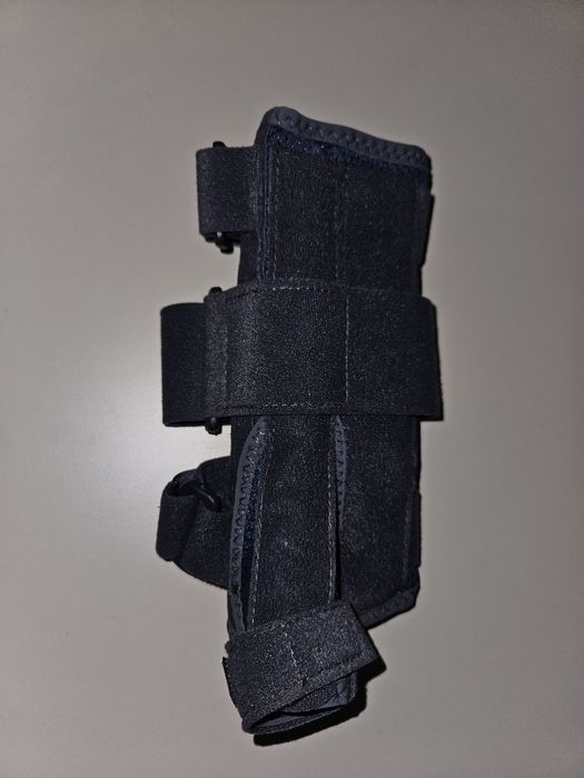 Orteze zona antebraţ, deget mare DREAPTA Manumed