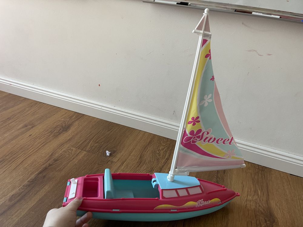 Barca pentru papusi mari Barbie