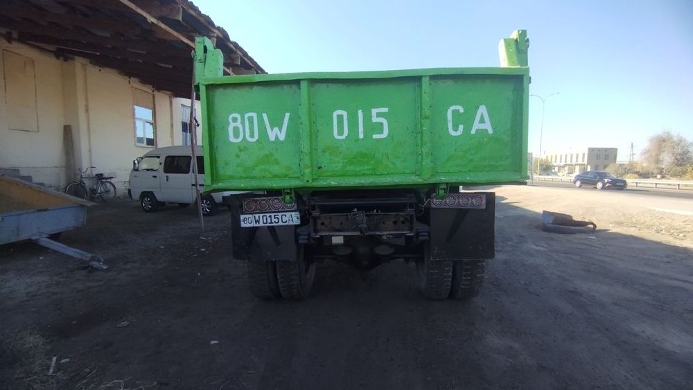 Zil sotiladi yili 1983