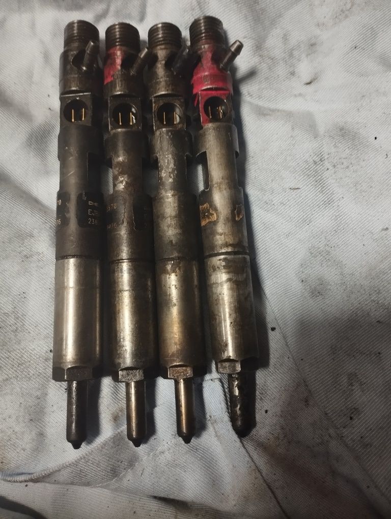 Set injectoare injector 1.5 dci euro 3 8200553570 Logan