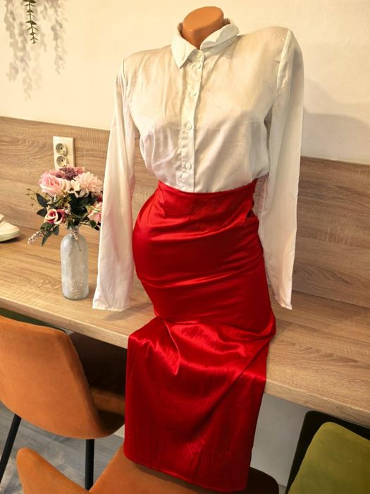 Fusta superba mărimea S