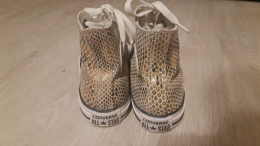 Vand bascheti Converse