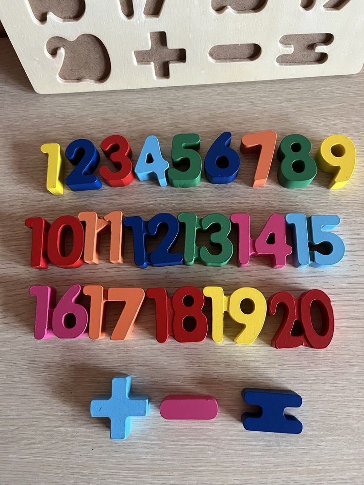 Дървен пъзел с цифри Математика Hape