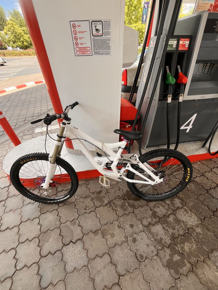 bicicleta downhill specialized demo 8