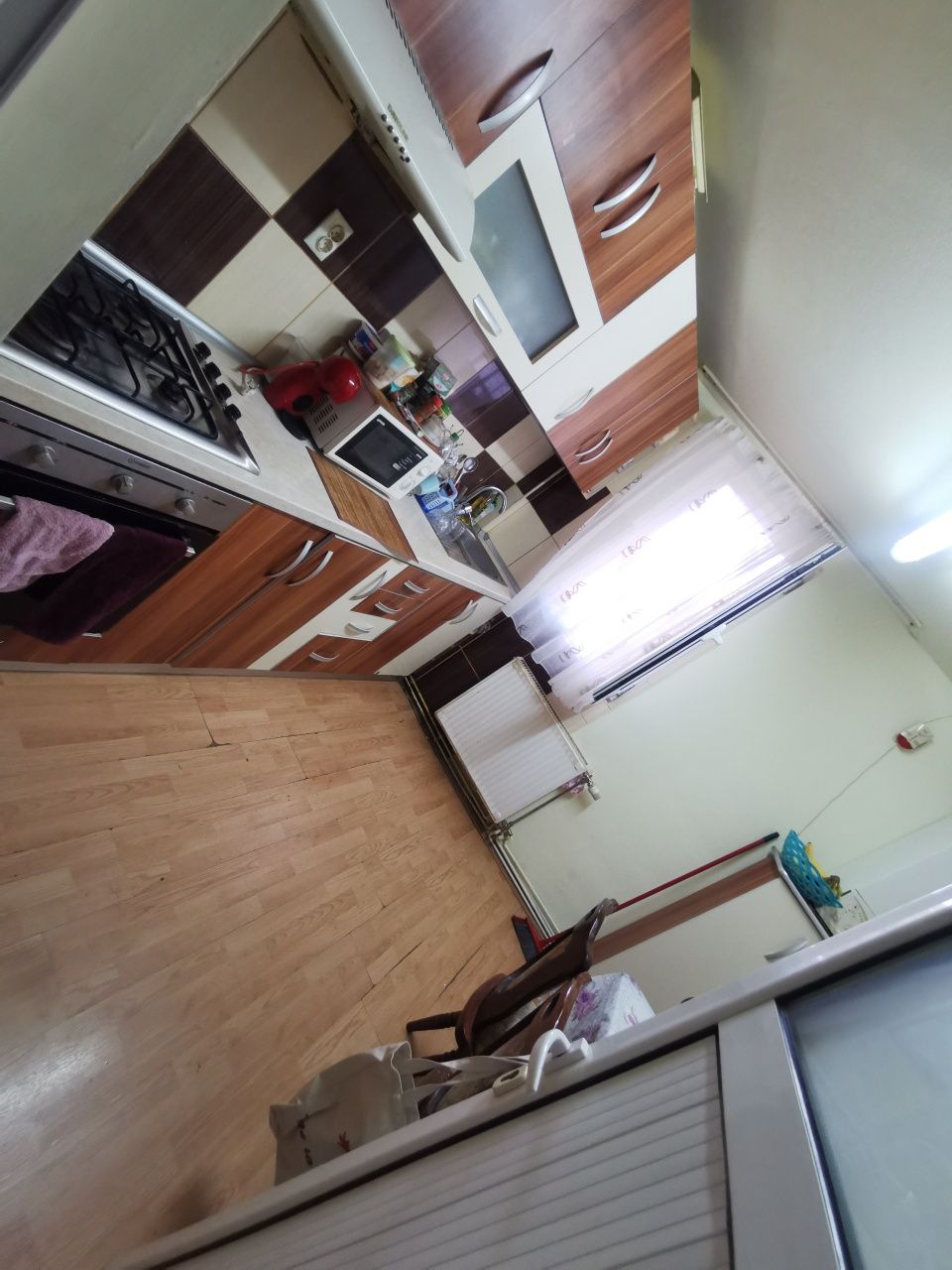 Vând apartament cu 4 camere