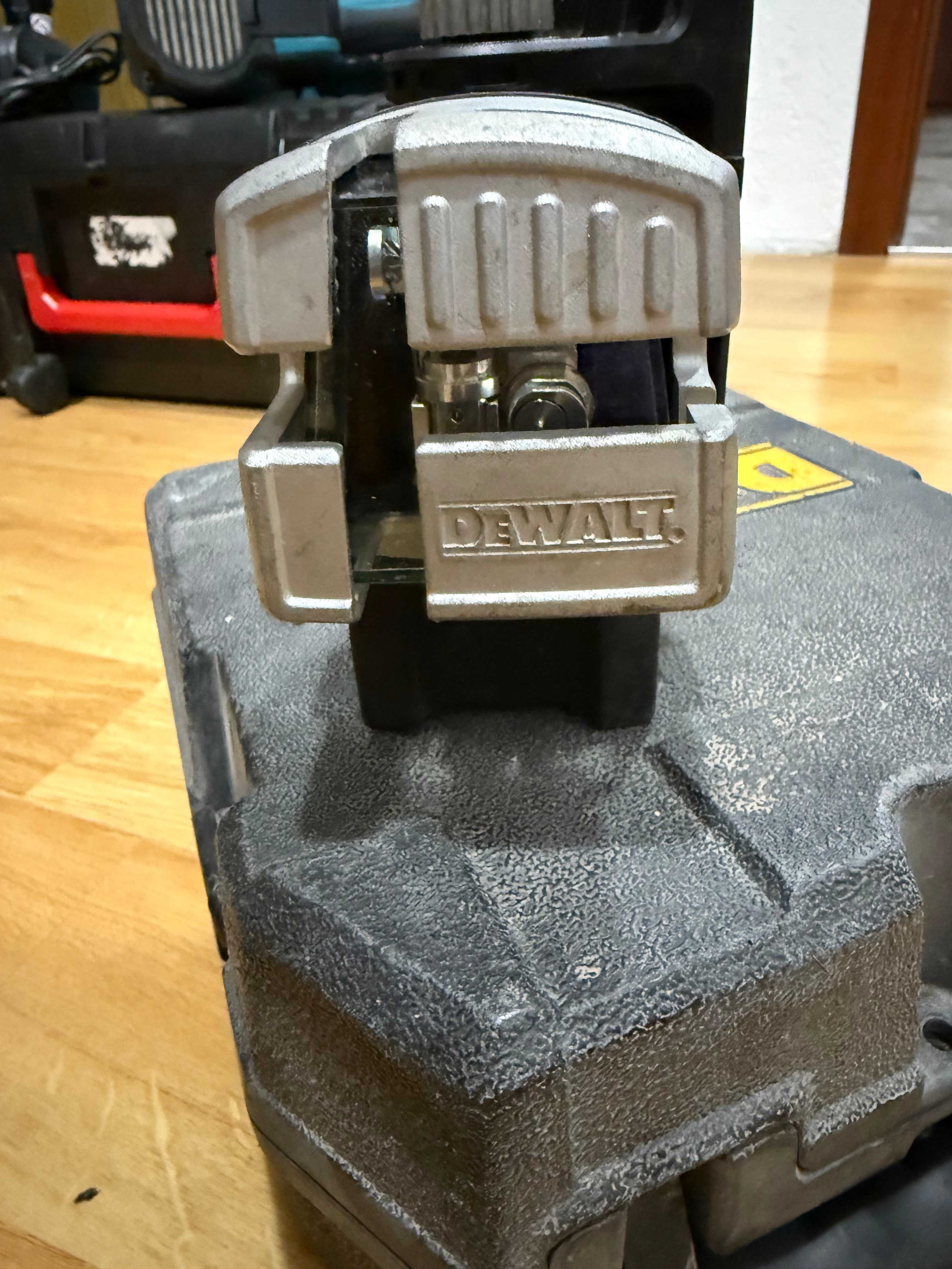 Лазерен Нивелир Dewalt DW089