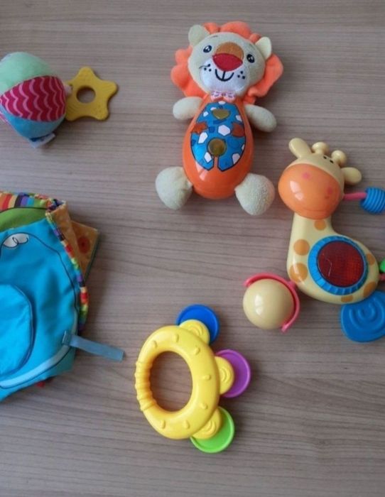 Set jucării 6 zornaitoare bebe fisher price impecabile