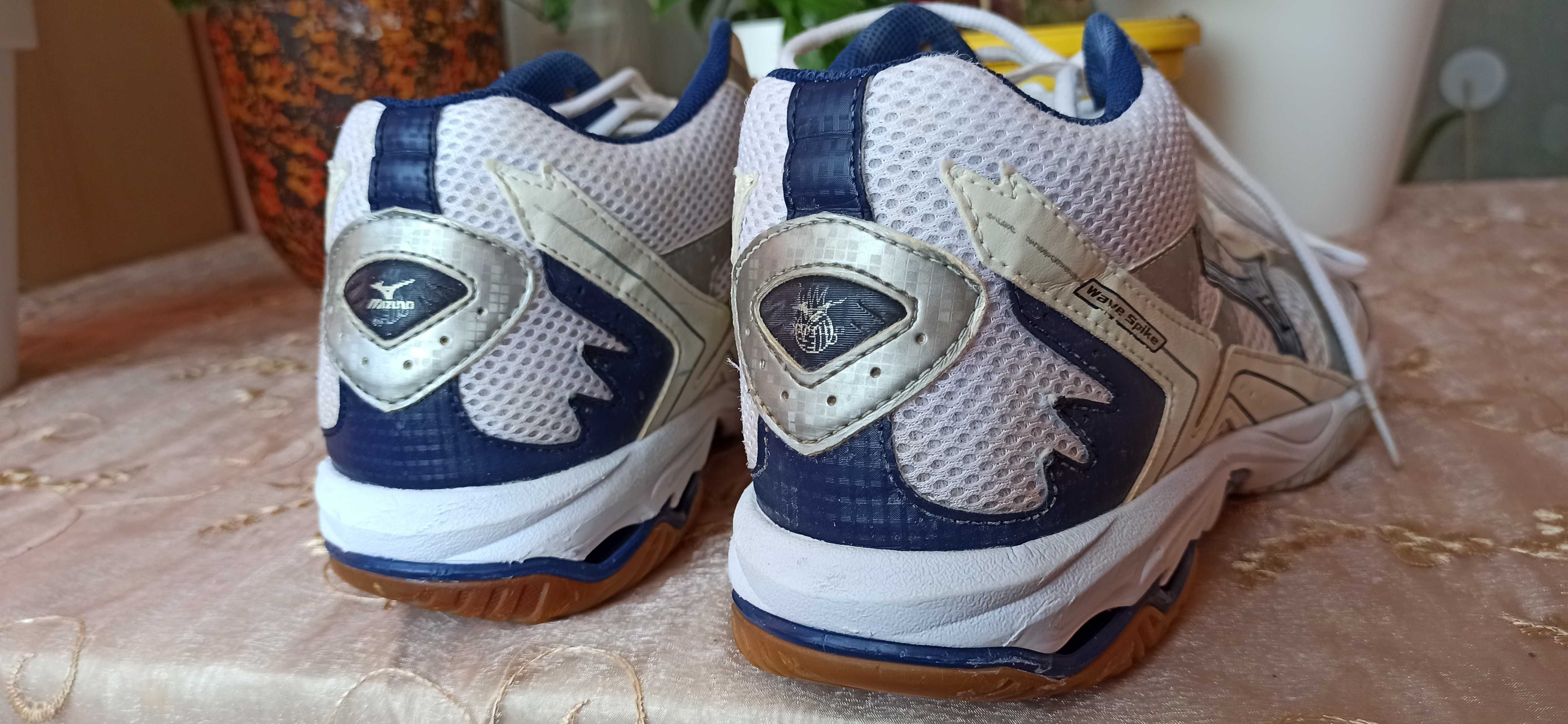 Nike №45,5 -35 лв, Quechua №42 -40лв, волейболни Mizuno № 43-40 лв