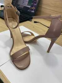 Продам женскую обувь босоножки размер 40-41
