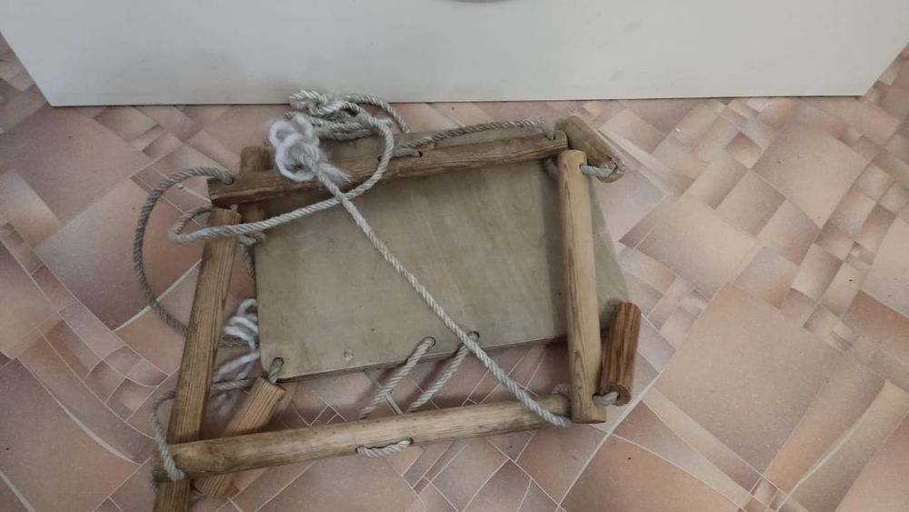 Качели детские подвесные.