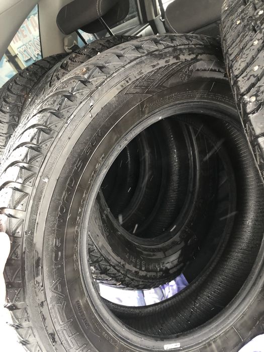 Продам зимнюю резину Maxxis R17