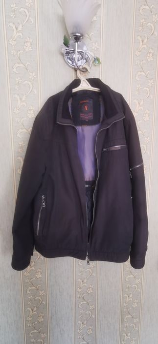 Продам куртку мужскую (размер 46/48).