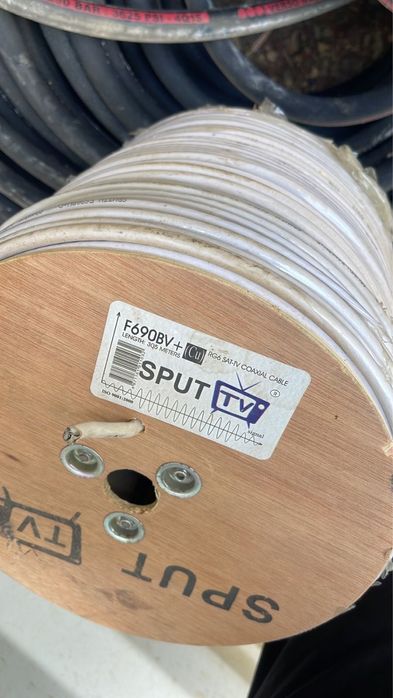 Продается кабель коаксиальный кабель F690BV +  CU (305 метров)
