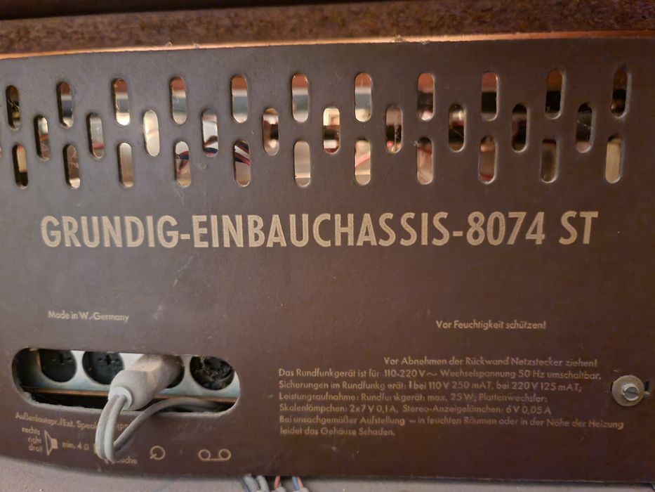 Radio grundig și pickup