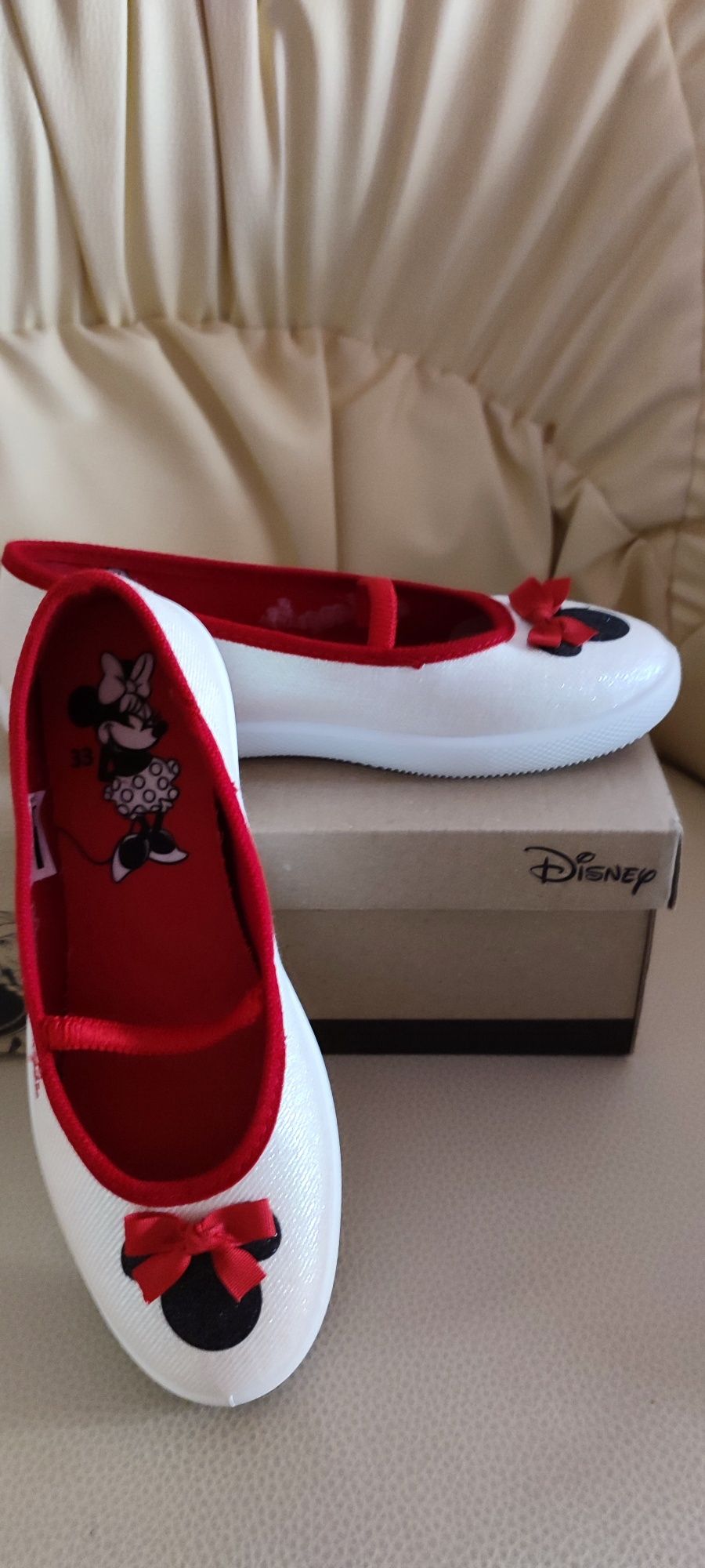 Pantofi sport noi Minnie Mouse mărimea 33