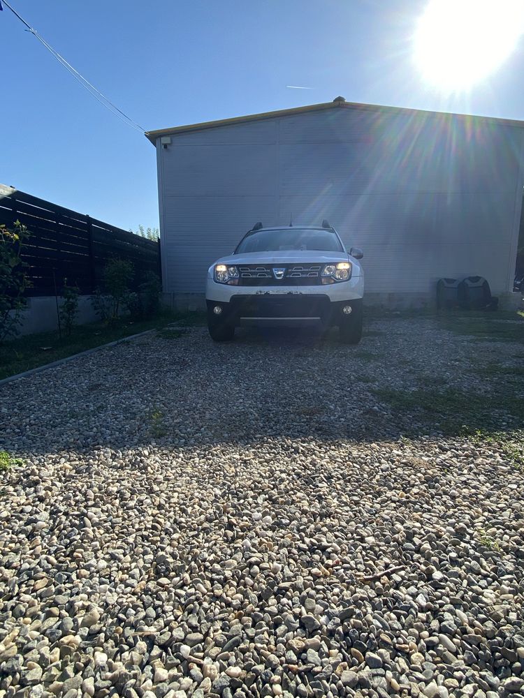 Dezmembrez dacia Duster