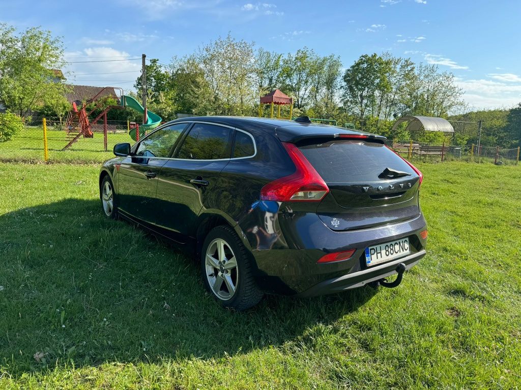 Vând Volvo v40 2016 2 0 diesel 120 cp 6 trepte