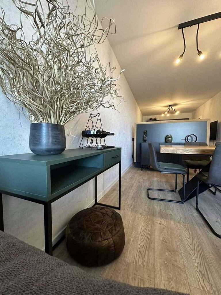 Дава се под наем Тристаен апартамент в Варна, Централна поща - 110 кв.м за 663 € - Снимка #3