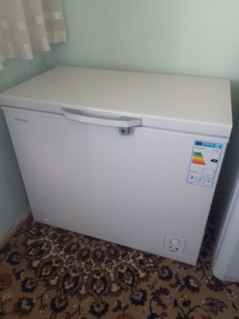Morozilka Hisense 250 litr sotiladi