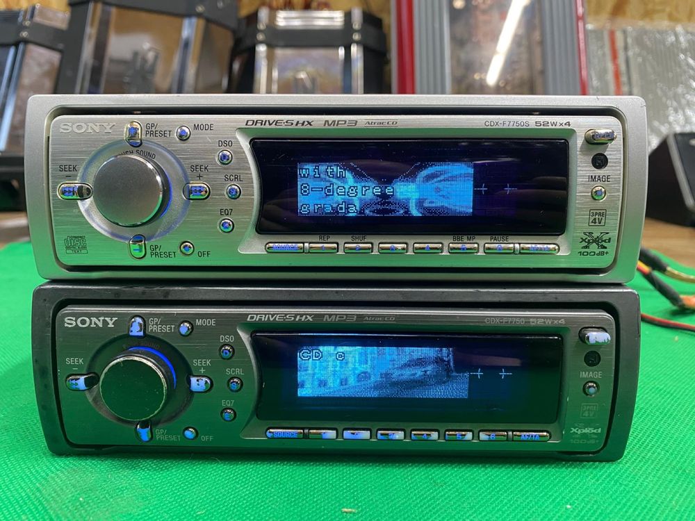 CD player auto Sony CDX F 7750,fata aluminiu