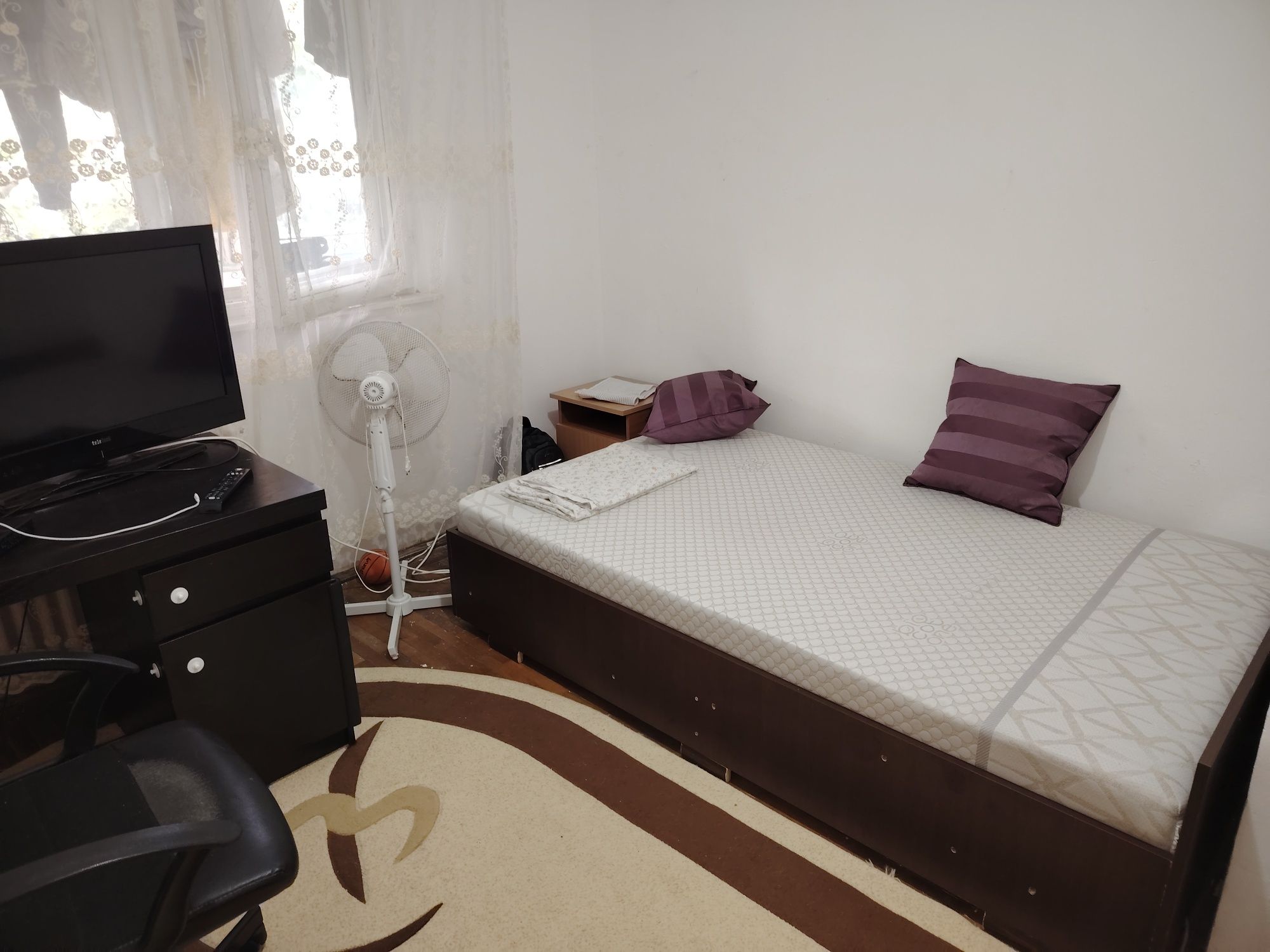 Închiriez apartament cu 3 camere Crangasi