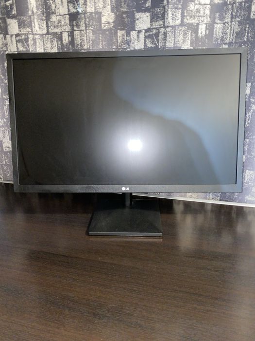 Vand monitor LG functionabil 75hz 1080p (Display spart)