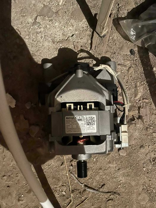 Ел. Мотор за Пералня ( от пералня Indesit)