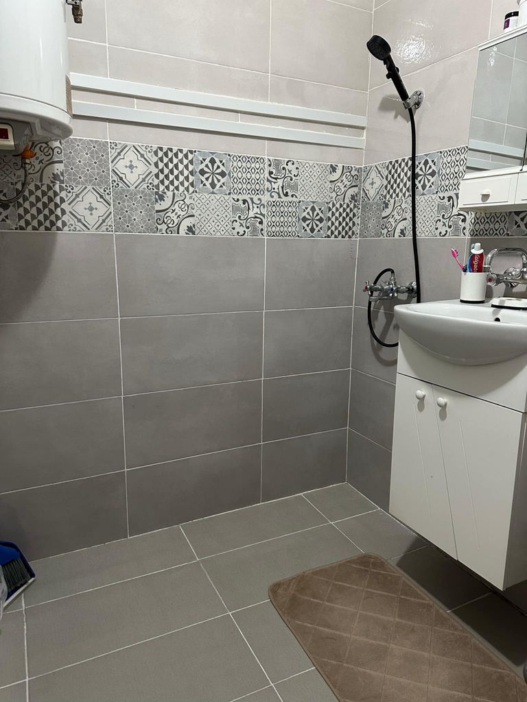 Продава се Двустаен апартамент в Търговище, Промишлена зона - 62 кв.м за 1308 €/кв.м - Снимка #1