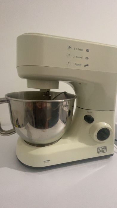 Кухненски робот с три куки