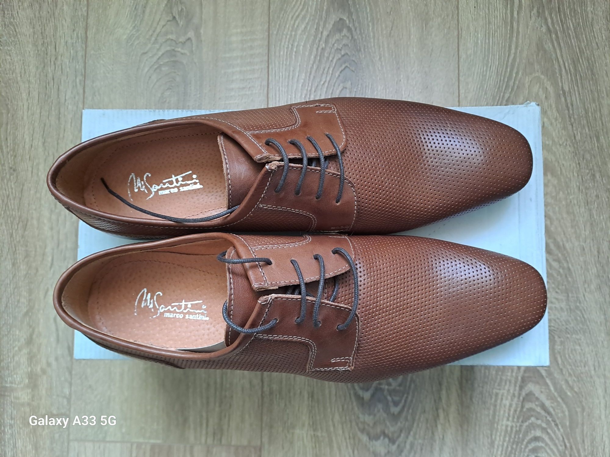 Vand pantofi de vara noi din piele pentru bărbați brand Marco Santini.