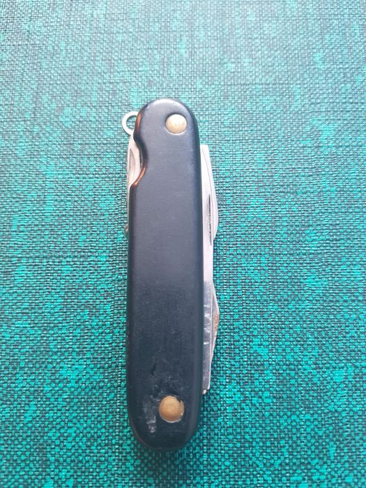 Vand un briceag/cutit