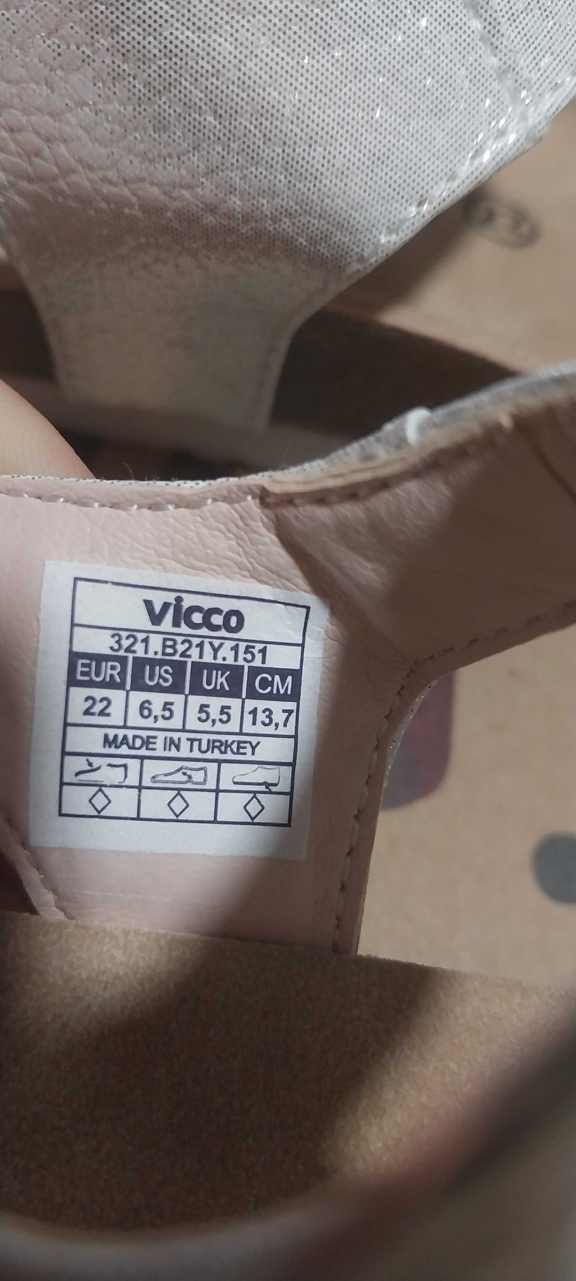 Нови сандалки Vicco