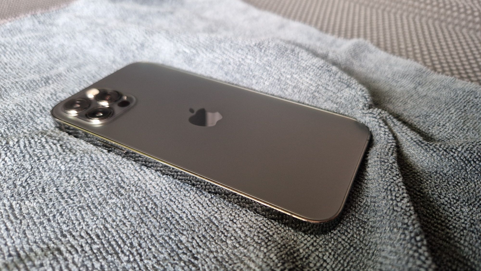 телефон iPhone 12 pro