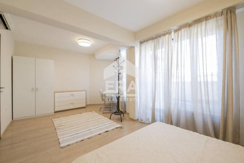 Дава се под наем Тристаен апартамент в София, Лозенец - 161 кв.м за 2000 € - Снимка #8