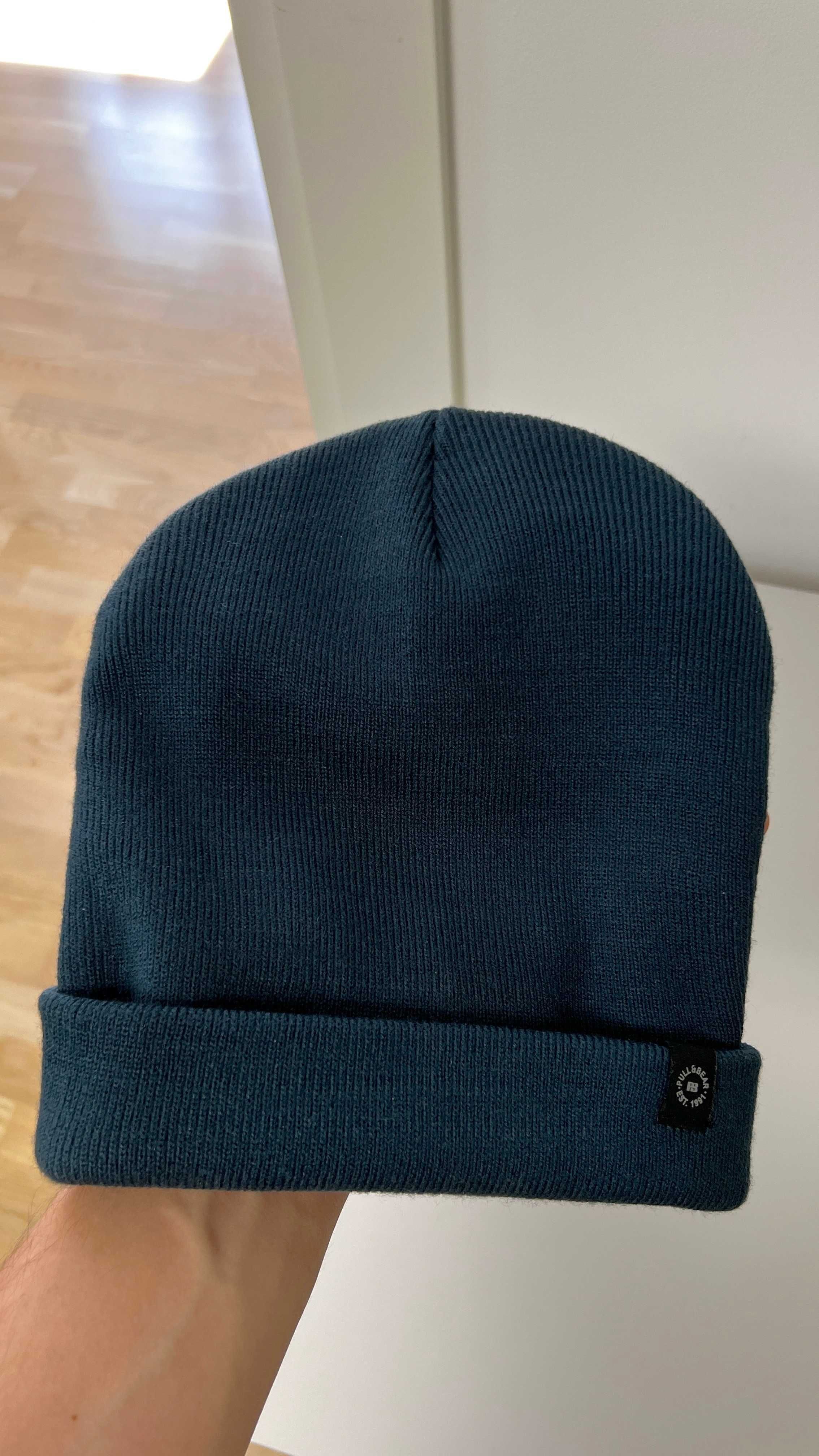 Caciula Pull & Bear (marime cap mic spre mediu)