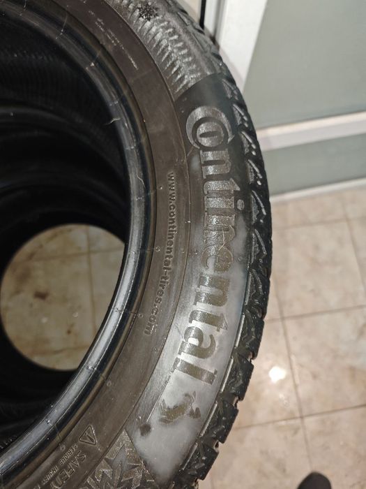 Continental 225/60/R18
Протектор еще хороший. 
Самов